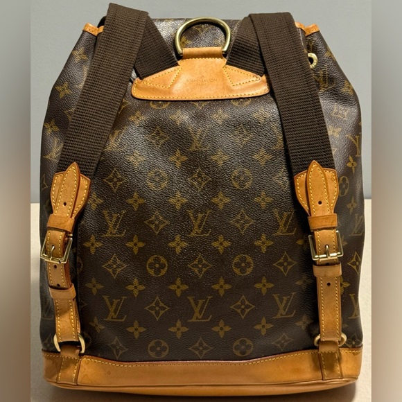 LOUIS VUITTON Monogram Montsouris GM Backpack - Picture 2 of 16